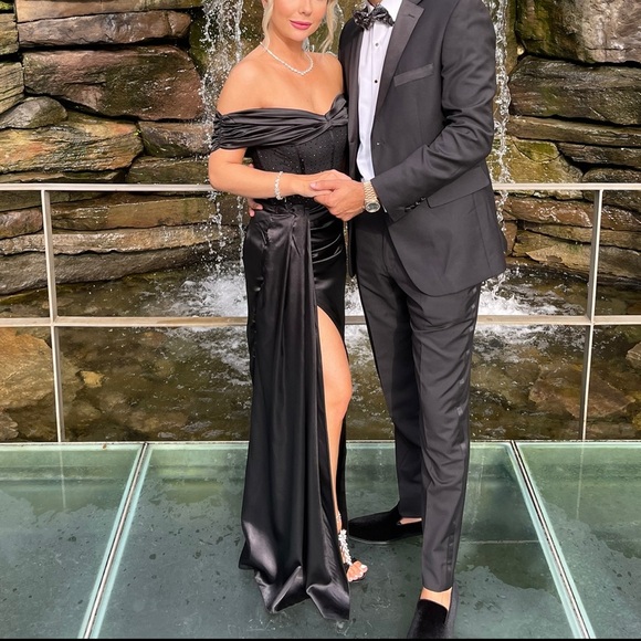 Off Shoulder Black Tie Dresa - Picture 4 of 6